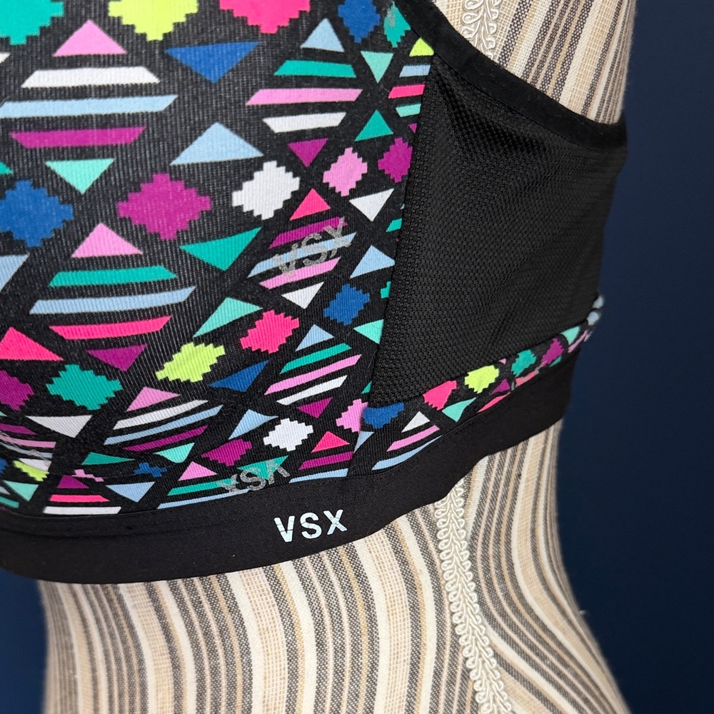 VSX Multicolor Geometric Sports Bra - Picture 3 of 9